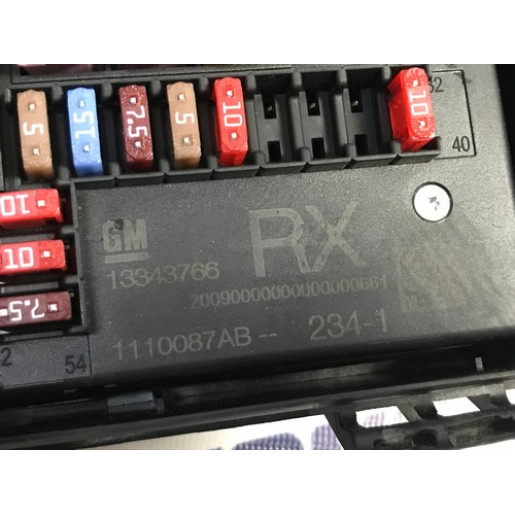 Блок запобіжників Opel Astra J 2009-2015 13343766